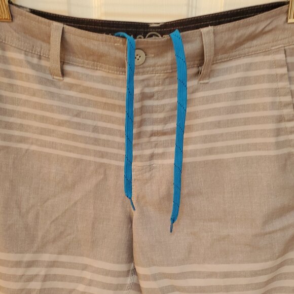 Grey striped Hang Ten shorts Size 30 front & back pockets - Picture 4 of 11